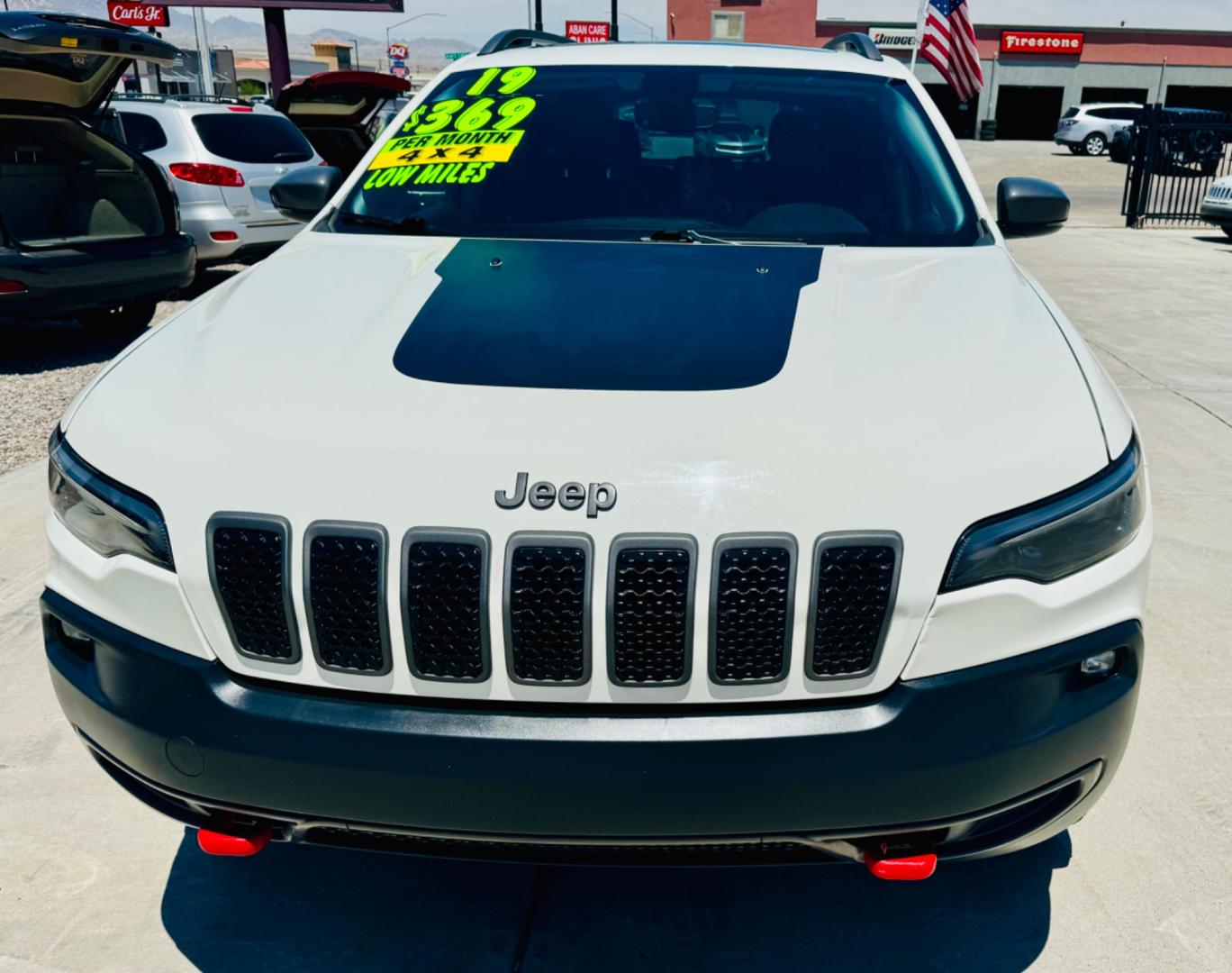 2019 White Jeep Cherokee Trailhawk 4WD (1C4PJMBX1KD) with an 3.2L V6 DOHC 24V engine, 9A transmission, located at 2190 Hwy 95, Bullhead City, AZ, 86442, (928) 704-0060, 0.000000, 0.000000 - On consignment. Super clean 2019 Jeep Cherokee Trailhawk. 4x4. Leather loaded. 56k miles. - Photo#1